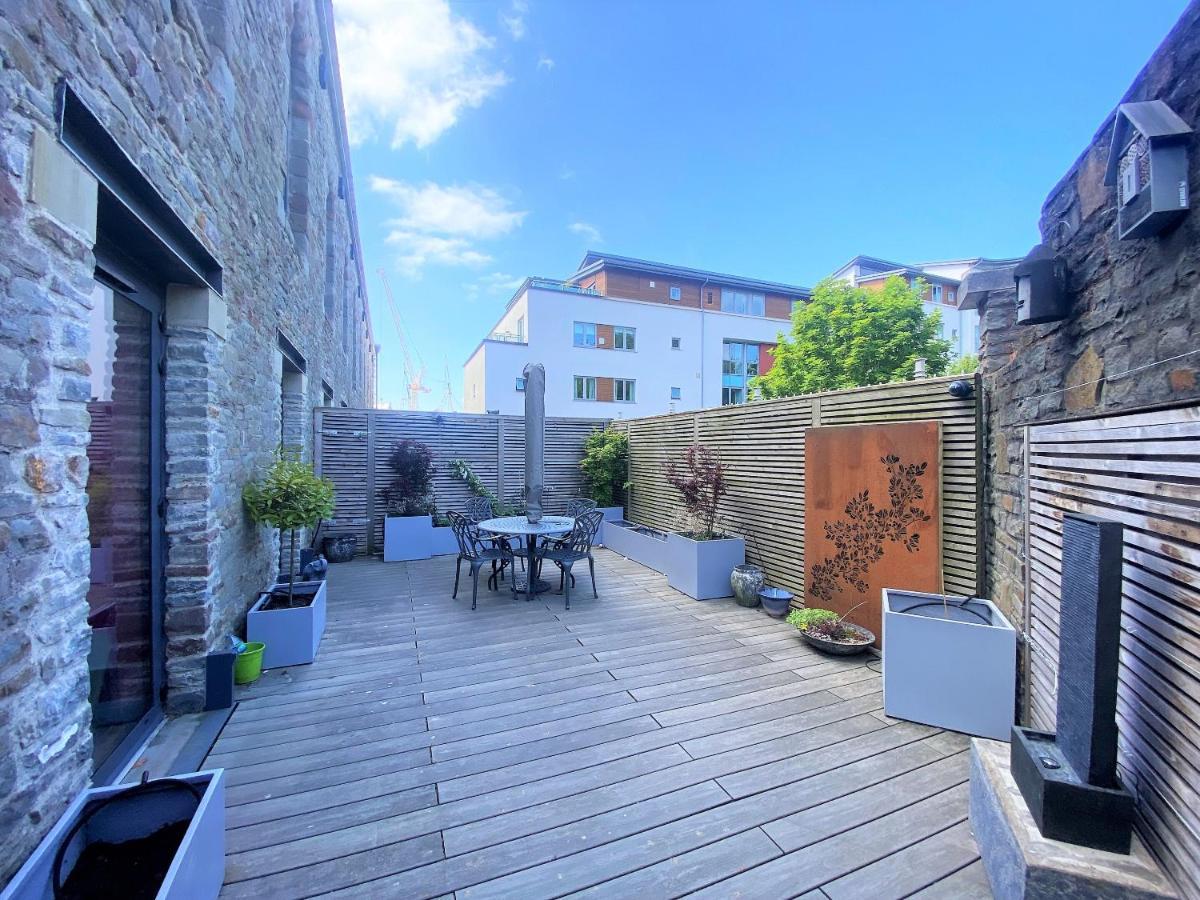 Sublime Waterfront Retreat With Private Terrace Apartment Bristol Bagian luar foto